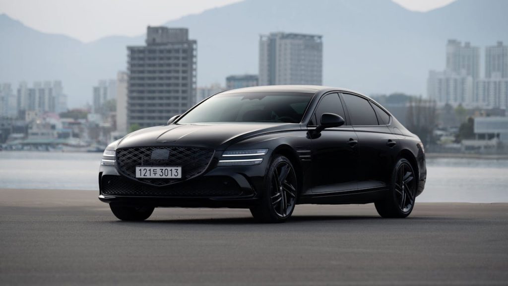 Genesis G80 Black blending seamlessly into the cityscape.